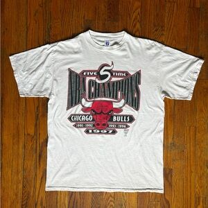 Vintage Bulls Champions Graphic T-Shirt